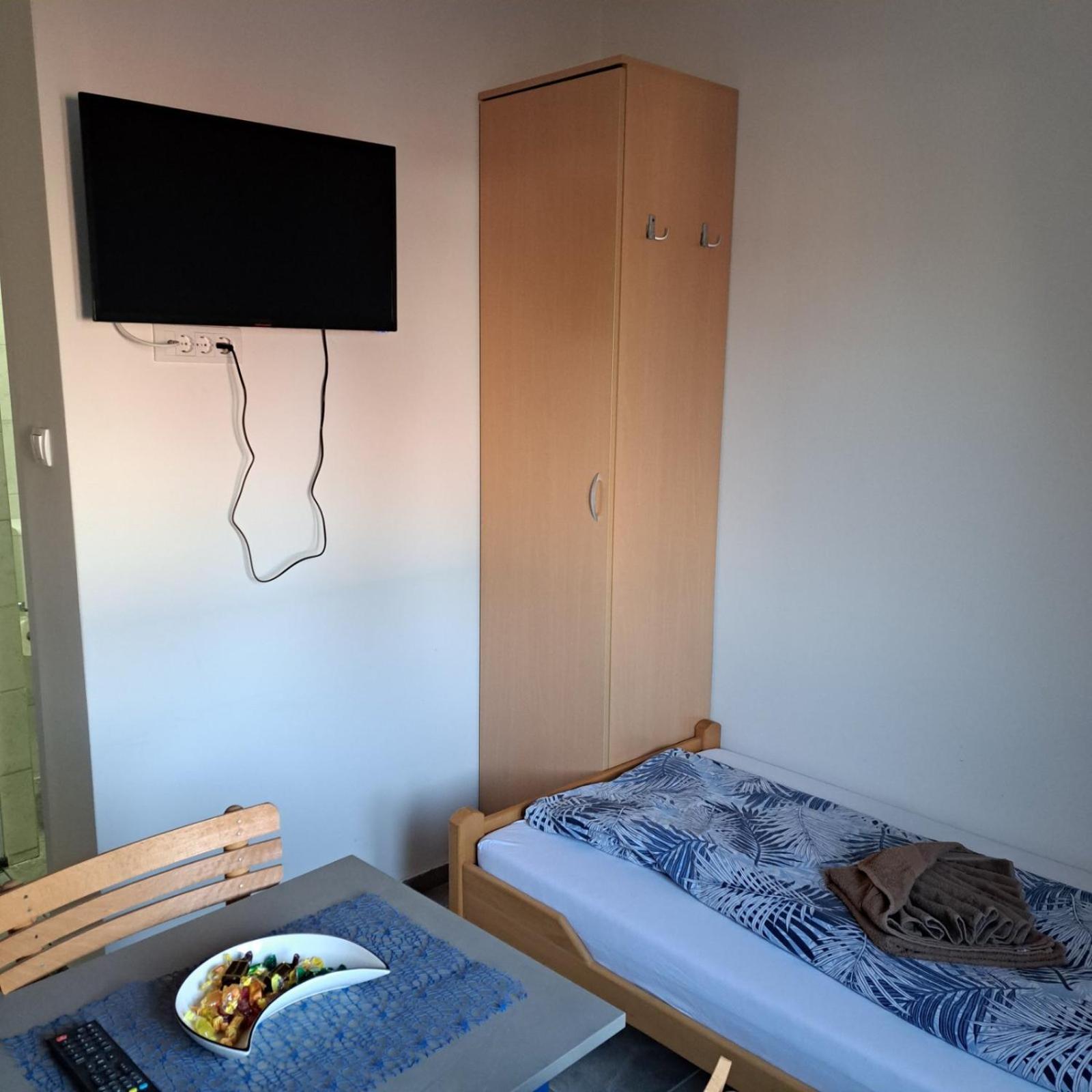 Libero Apartmani Surčin Zimmer foto